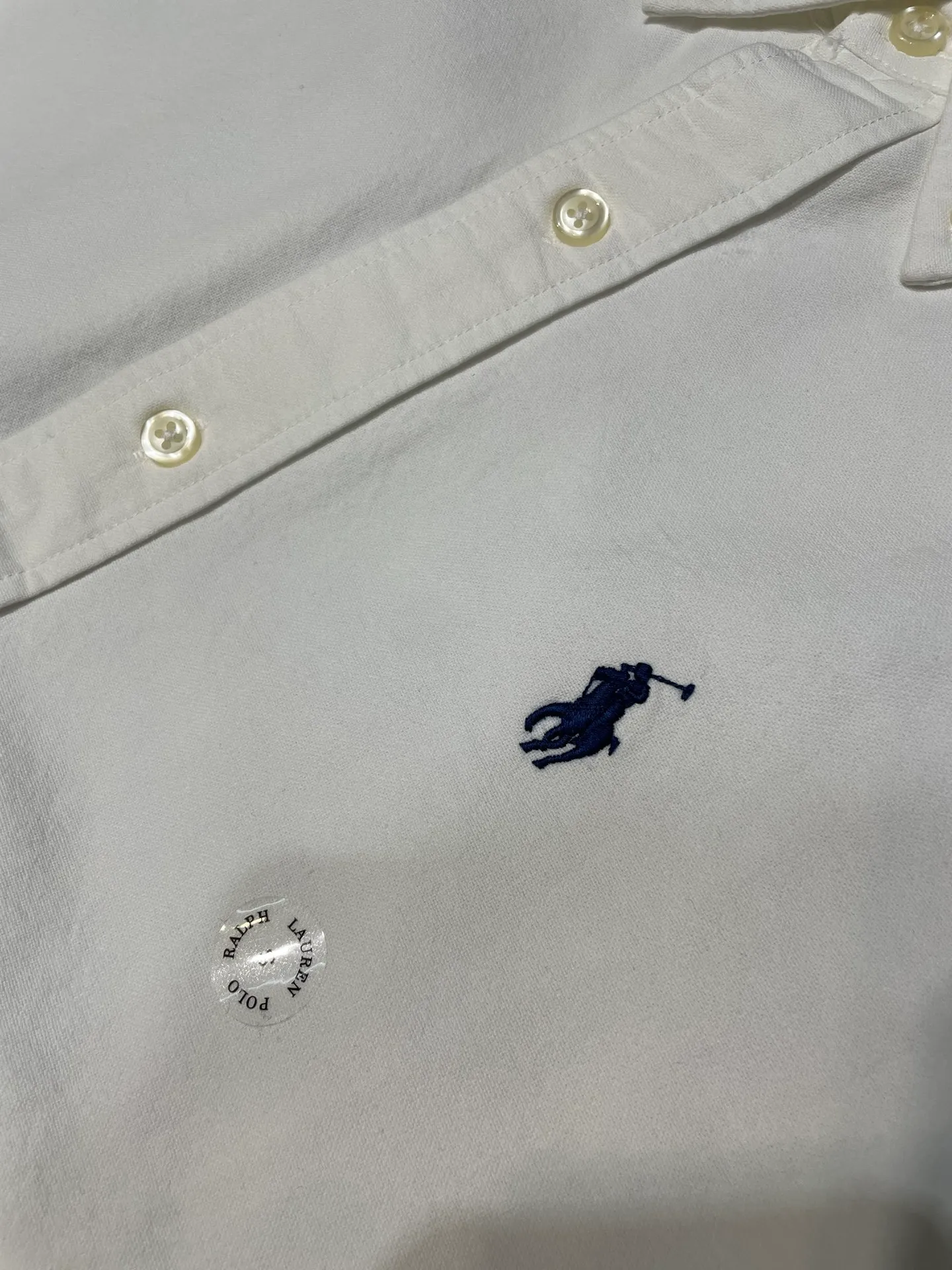 P370 Ralph Lauren 🌟 War Horse solid color shirt, macaron color, white upper body, loose fit, contrasting embroidery design on the cuffs and chest, button closure, can be paired with a skirt of the same color Size: xs-xl
